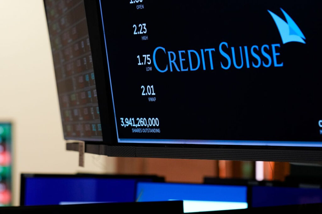 Ο «εφιάλτης» της Credit Suisse τρομοκρατεί τις αγορές – «Σωσίβιο» 50 δισ. από την κεντρική τράπεζα της Ελβετίας