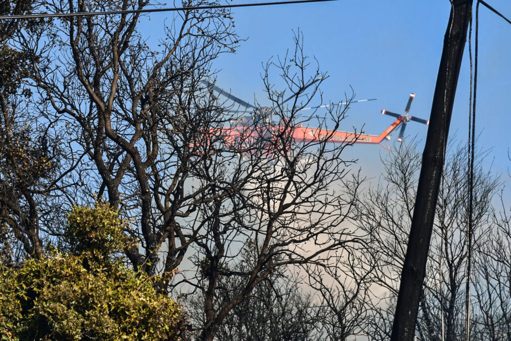 Αχαΐα: Σε ύφεση η φωτιά στη Δροσιά