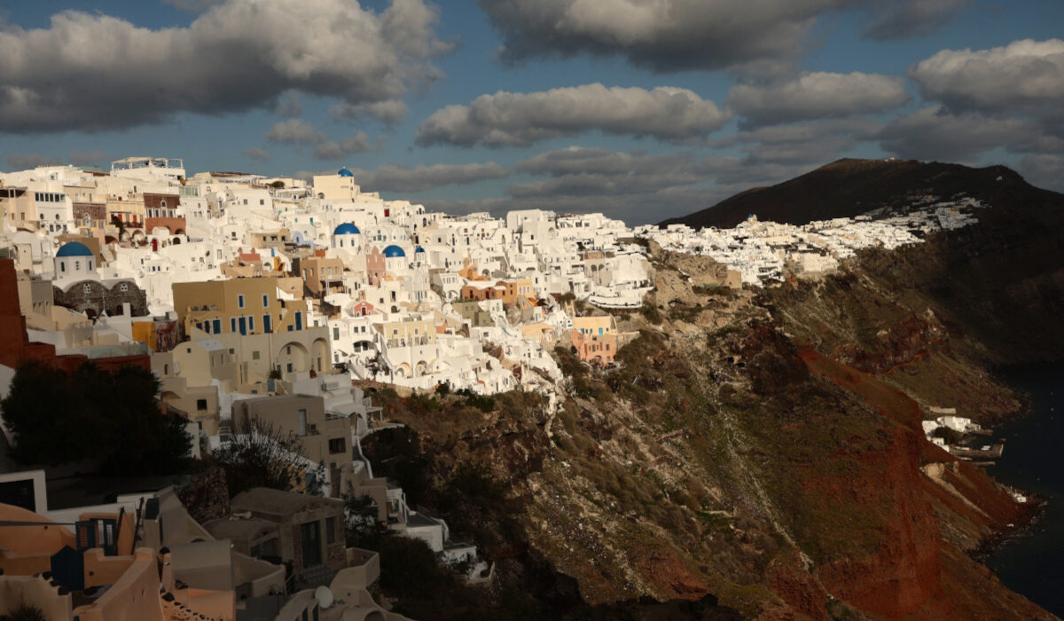 Ανησυχία για σεισμό 6 Ρίχτερ μετά την «καταιγίδα» δονήσεων στη Σαντορίνη – Μεταβαίνει ο Μητσοτάκης στο νησί