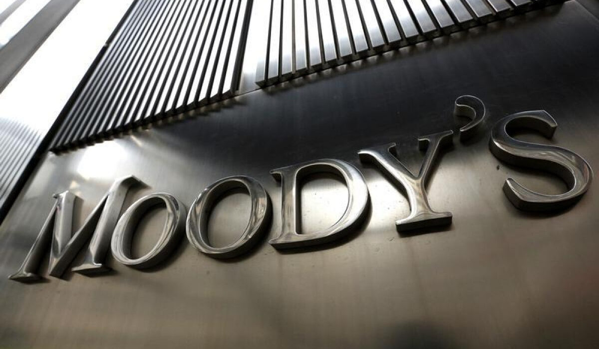 Moody’s: Αναβάθμισε τις προοπτικές της ελληνικής οικονομίας – Δεν έδωσε την επενδυτική βαθμίδα