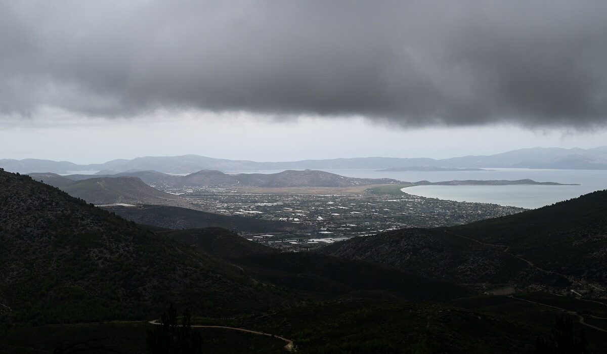 «Ψεκάσαμε τα σύννεφα πριν από 4 μέρες»: Πού εφαρμόζεται πρόγραμμα τροποποίησης καιρού στην Ελλάδα