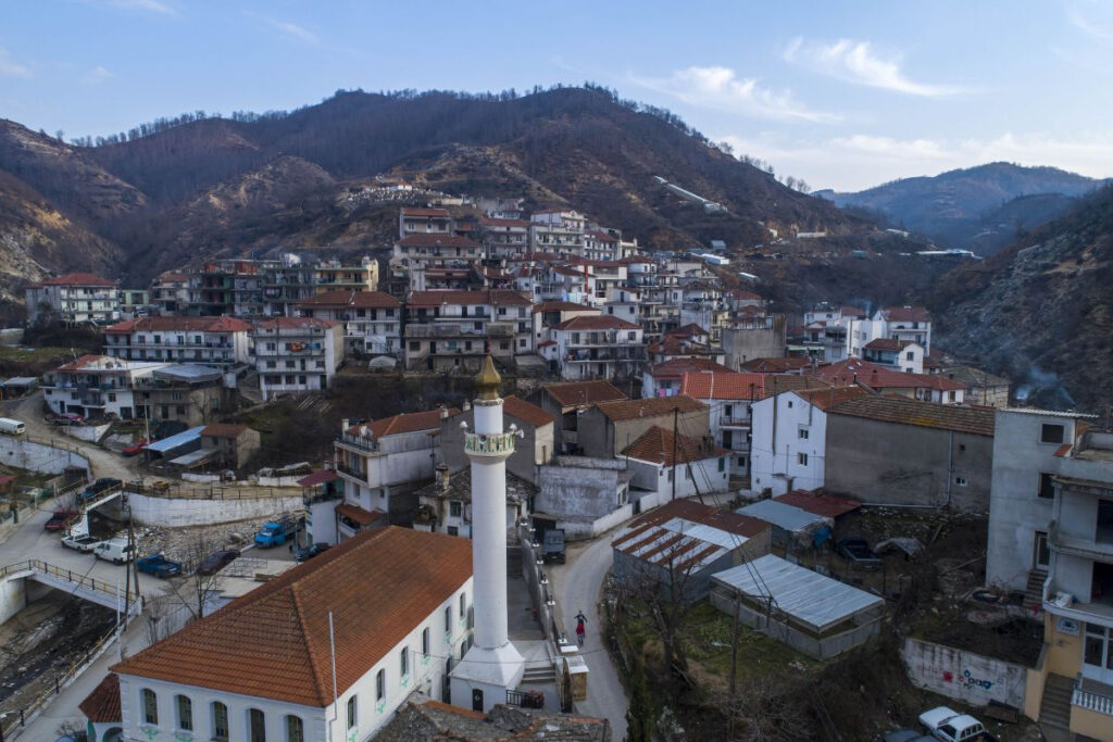 Στέλνουν καταδρομείς και όχι πυροσβέστες στα Πομακοχώρια