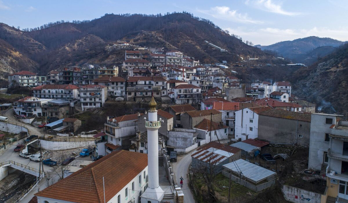 Στέλνουν καταδρομείς και όχι πυροσβέστες στα Πομακοχώρια