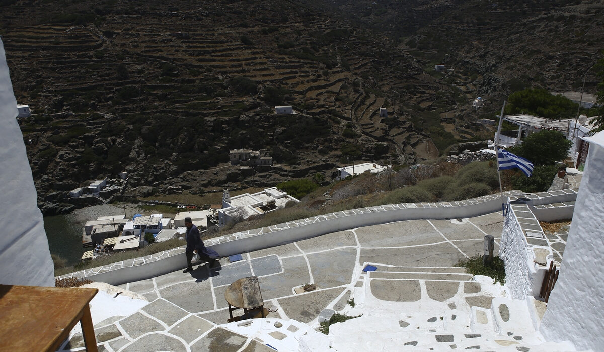 Ο πρώην υπουργός του ΣΥΡΙΖΑ και η εφοπλιστική έπαυλη