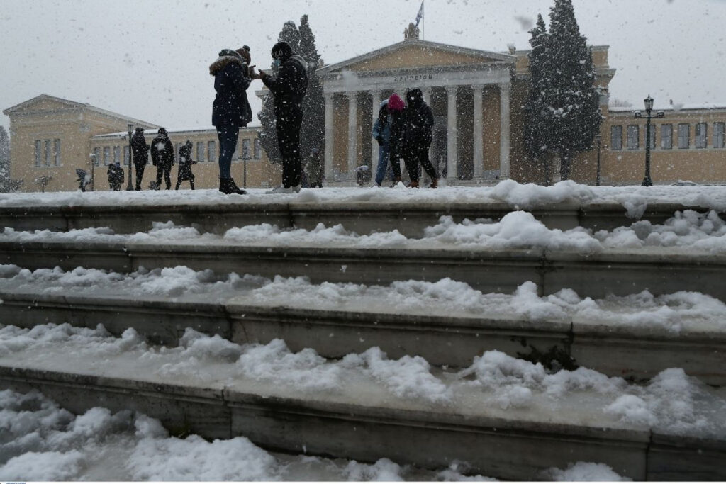 Λαγουβάρδος στο iEidiseis για την κακοκαιρία «Ελπίδα»: Θα χιονίσει σε όλη την Αθήνα, τσουχτερό το κρύο – Πού θα το στρώσει