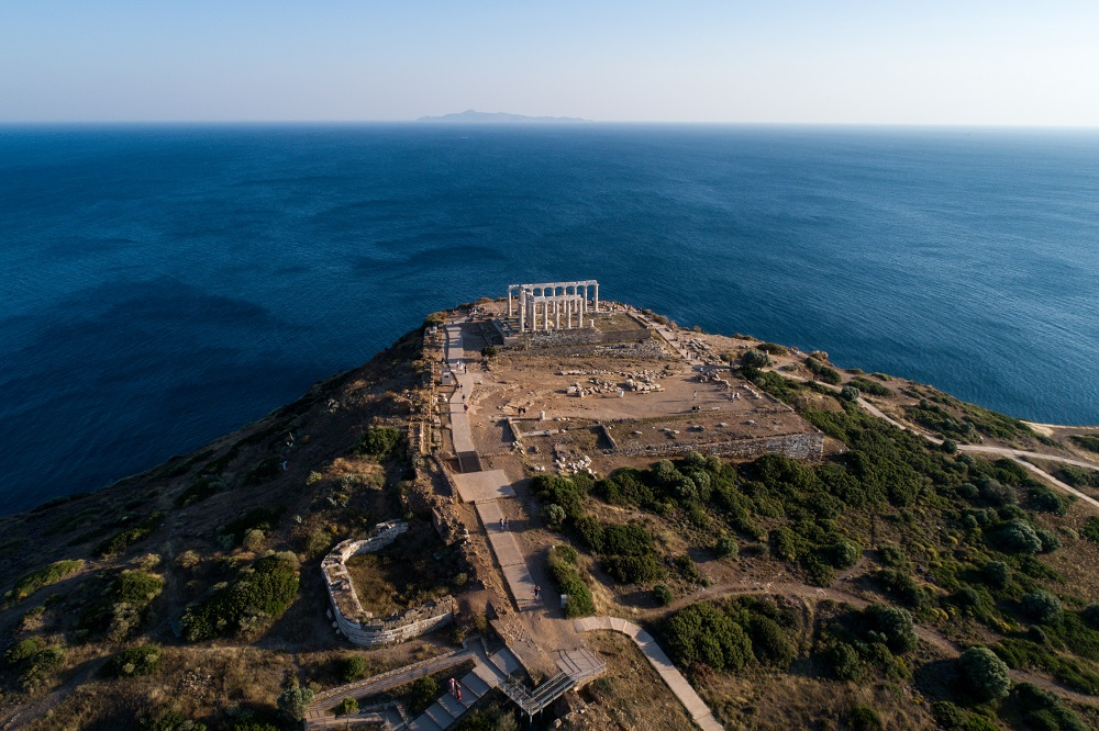 Τέλος στο lockdown: To στοίχημα του «All you want is Greece»