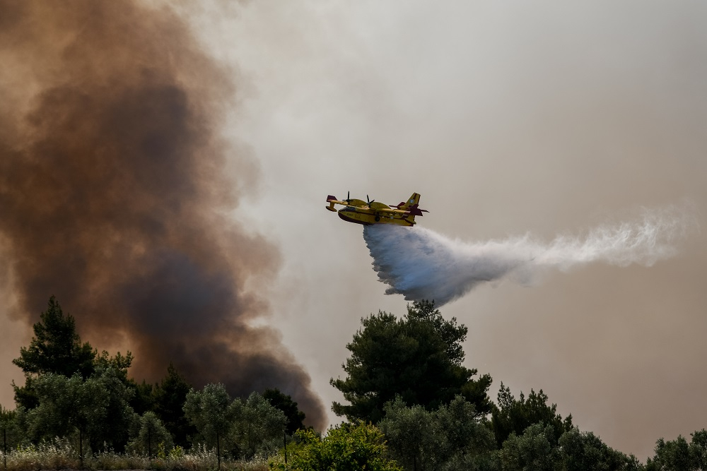 Φωτιά στην Κορινθία: Αναζωπύρωση στα Παπαγιαννέικα – Μάχη με τον χρόνο