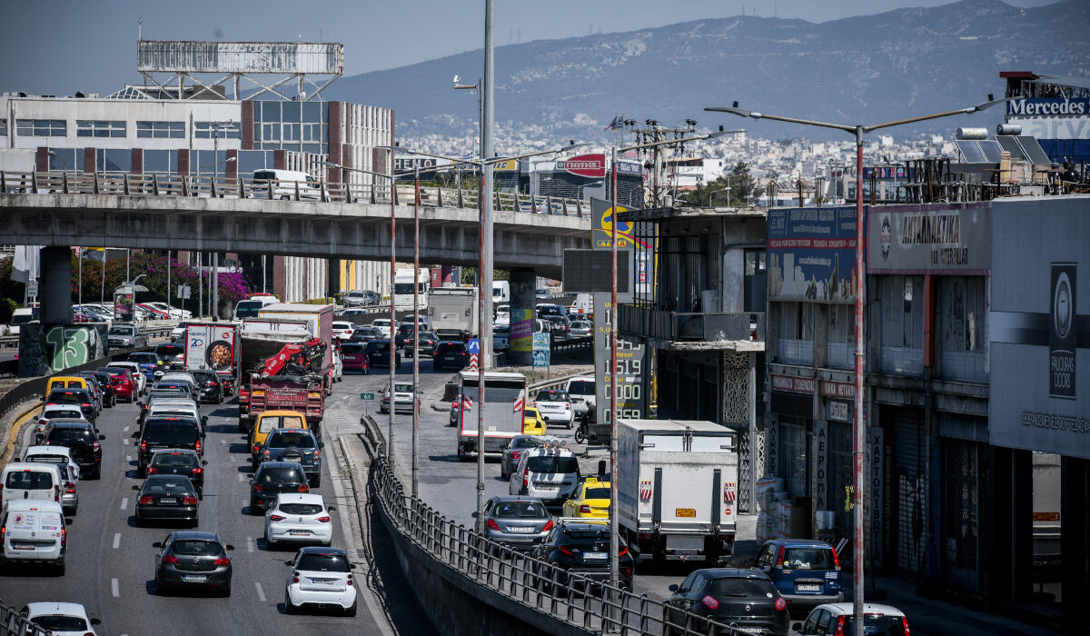 Κίνηση στους δρόμους: «Στο κόκκινο» ο Κηφισός και στα δύο ρεύματα λόγω τροχαίων