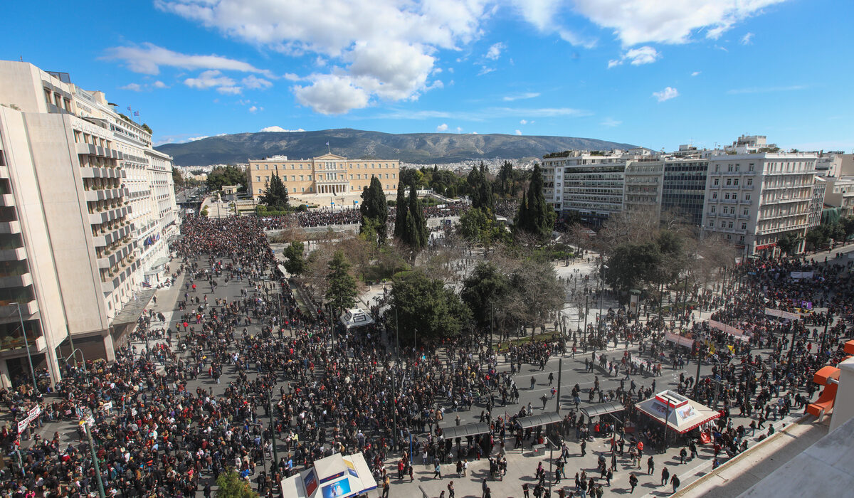 Πηγές Θεοδωρικάκου: Ειρηνική η πρωινή πορεία στην Αθήνα – Σε επιφυλακή για νέες κινητοποιήσεις