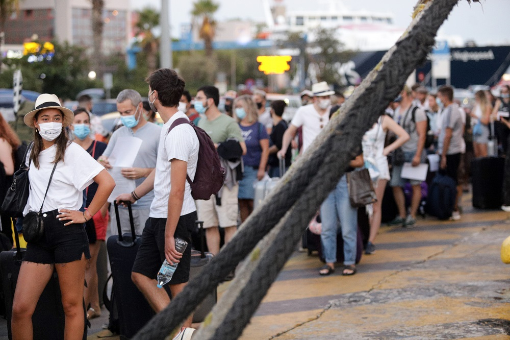 Ο κορονοϊός «σαρώνει» την Ελλάδα: Σε κλοιό Αθήνα και Θεσσαλονίκη – Πού βρέθηκαν τα 284 νέα κρούσματα