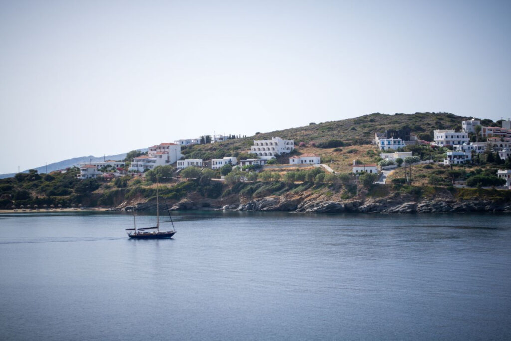 Τα πλούσια νησιά με τα φτωχά σχολεία: Μαθήματα σε κοντέινερ και σε ακατάλληλα κτίρια χωρίς θέρμανση