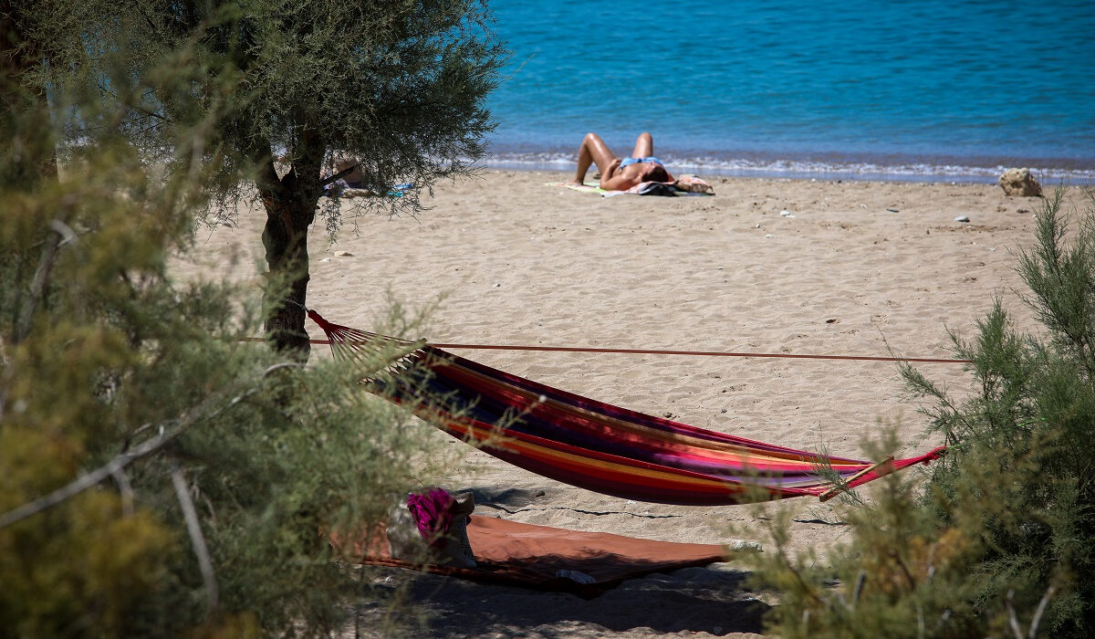 Οι 2 γνωστές παραλίες της Αττικής που έχασαν τη Γαλάζια Σημαία το 2024