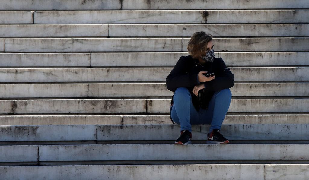 Το άγνωστο νέο σύμπτωμα της Ομικρον που πρέπει να προσέξετε