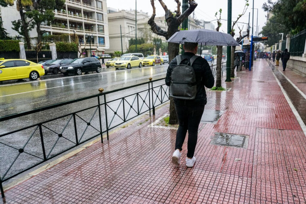 Τι ώρα θα βρέξει σήμερα στην Αθήνα: Οι ώρες με έντονα φαινόμενα (live)