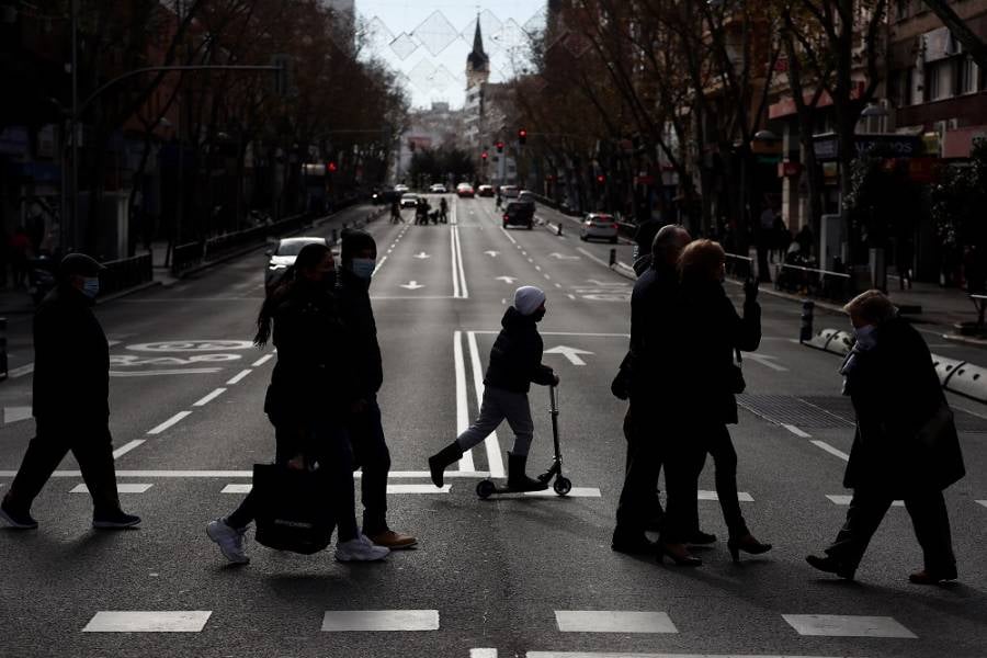 Καταλονία: Καταργεί το «πράσινο πιστοποιητικό», λόγω της μετάλλαξης Ομικρον