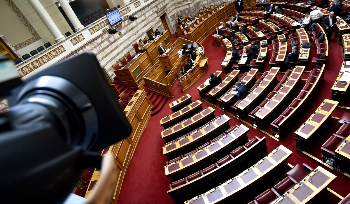 Δίνουν ασυλία στα μέλη του ΔΣ του ΤΑΙΠΕΔ, ενώ την κατάργησαν για τους τραπεζίτες πριν δύο μέρες