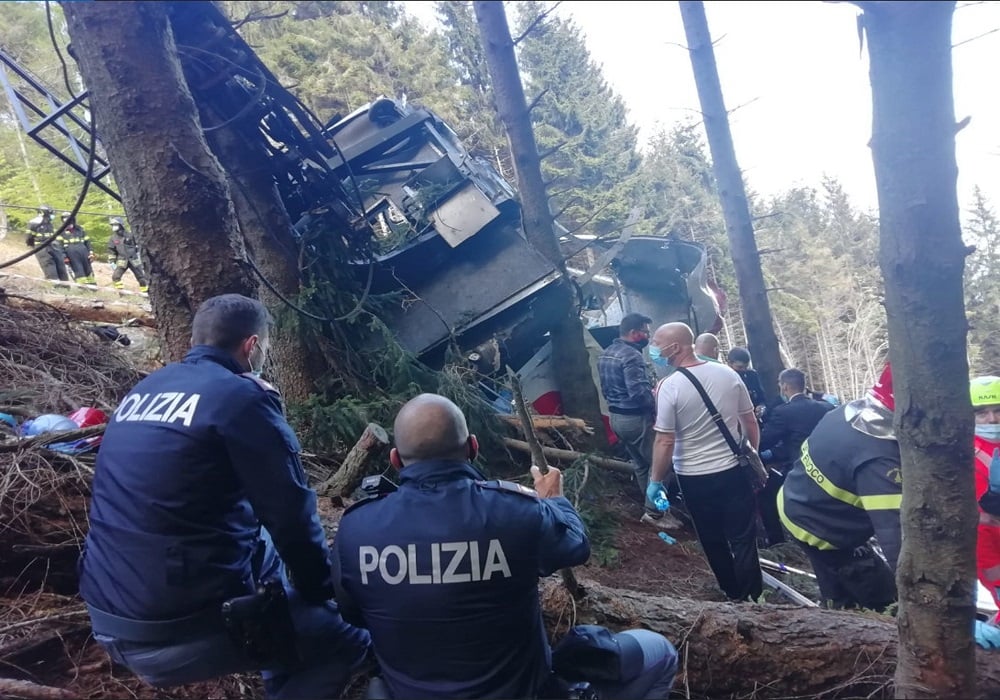 Ιταλία: 14 νεκροί από πτώση καμπίνας τελεφερίκ – Πέθανε ένα από τα παιδία που τραυματίσθηκαν   