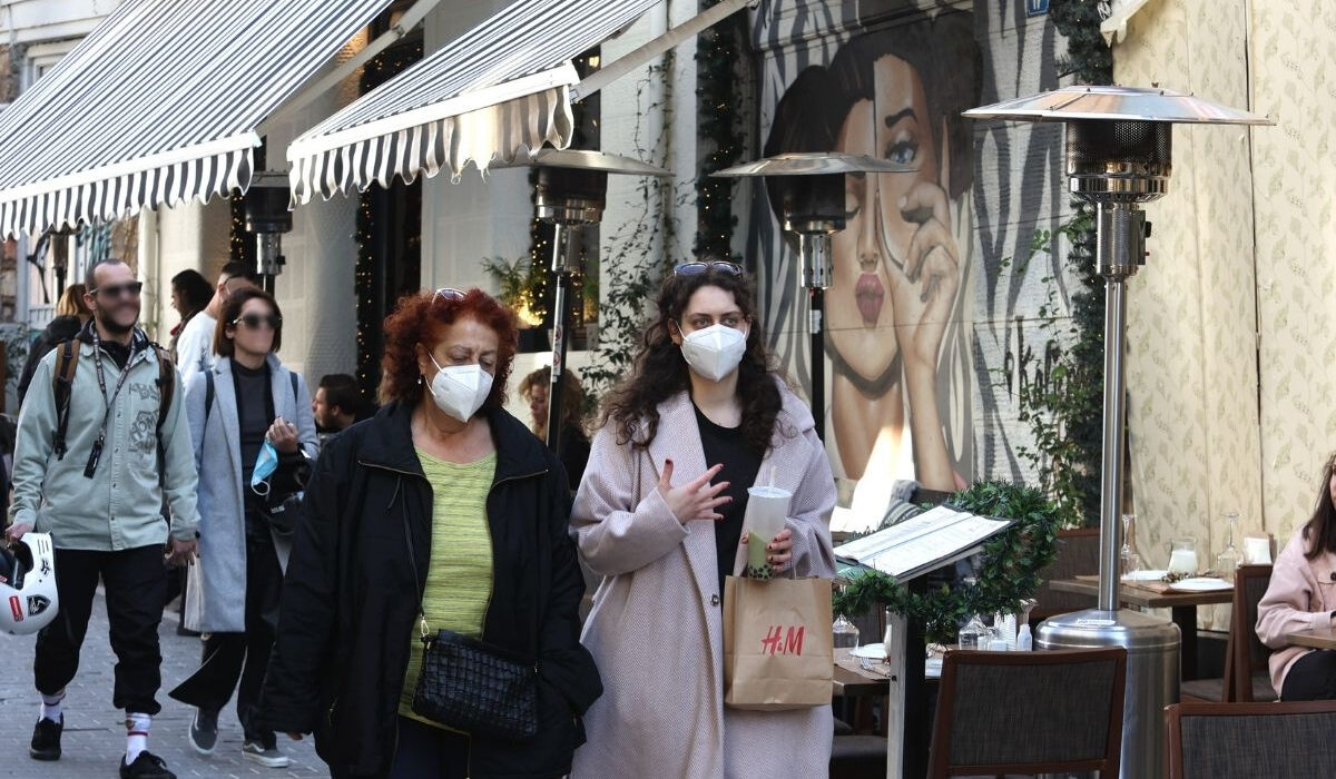 Τα δύο μέτρα που θα παραμείνουν στη ζωή μας μέχρι το τέλος της πανδημίας