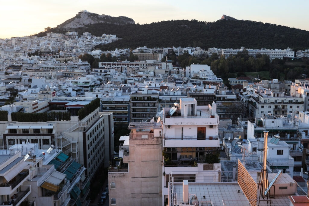 Οι πλειστηριασμοί τρομάζουν τη μεσαία τάξη – Η κυβέρνηση ψάχνει για «ημίμετρα»