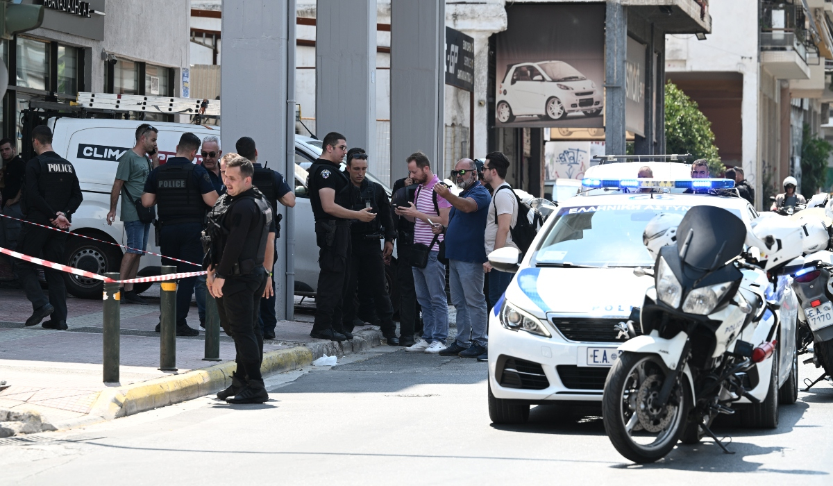 Θρίλερ με τους πυροβολισμούς στην Πανόρμου: Ο πιστολέρο εξαφάνισε τους κάλυκες – Τι ψάχνει η ΕΛΑΣ