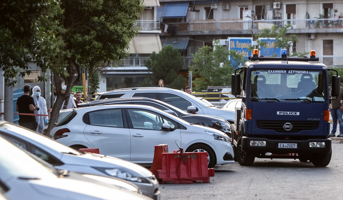 Νέος Κόσμος: Τι έδειξε η έρευνα για τα δύο καλάσνικοφ που βρέθηκαν στο κλεμμένο όχημα