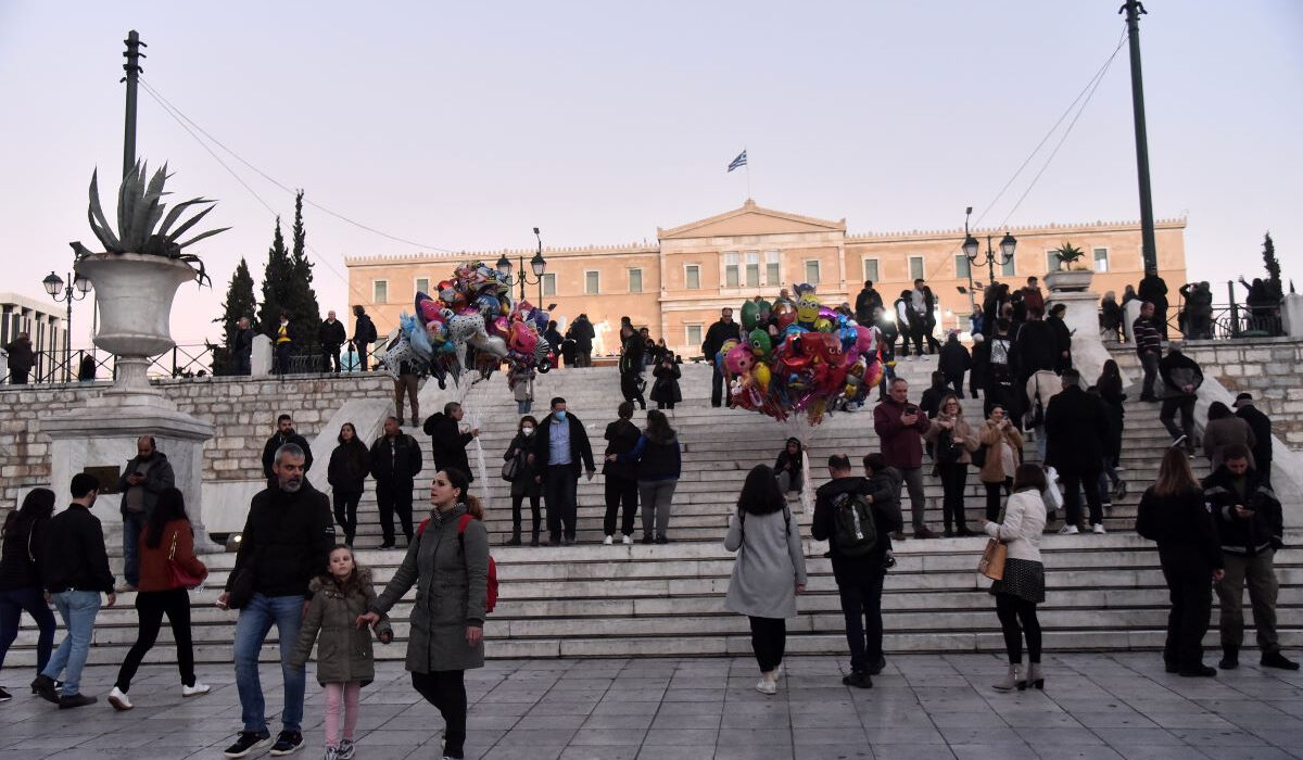 Επίδομα ανεργίας: Για ποιους το «κόβει» ο ΟΑΕΔ στο μισό – Τι αλλάζει