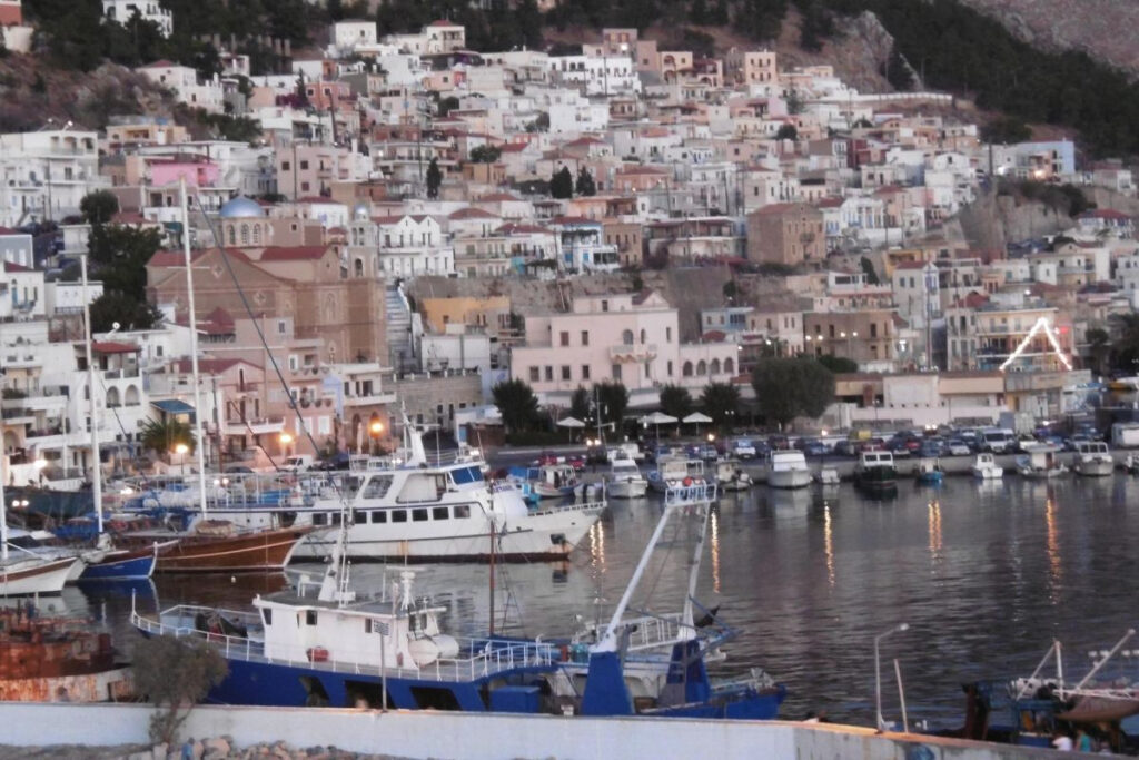 Μυστήριο με την εξαφάνιση Βρετανίδας σε ελληνικό νησί – Θρίλερ με τα πλάνα από εστιατόριο