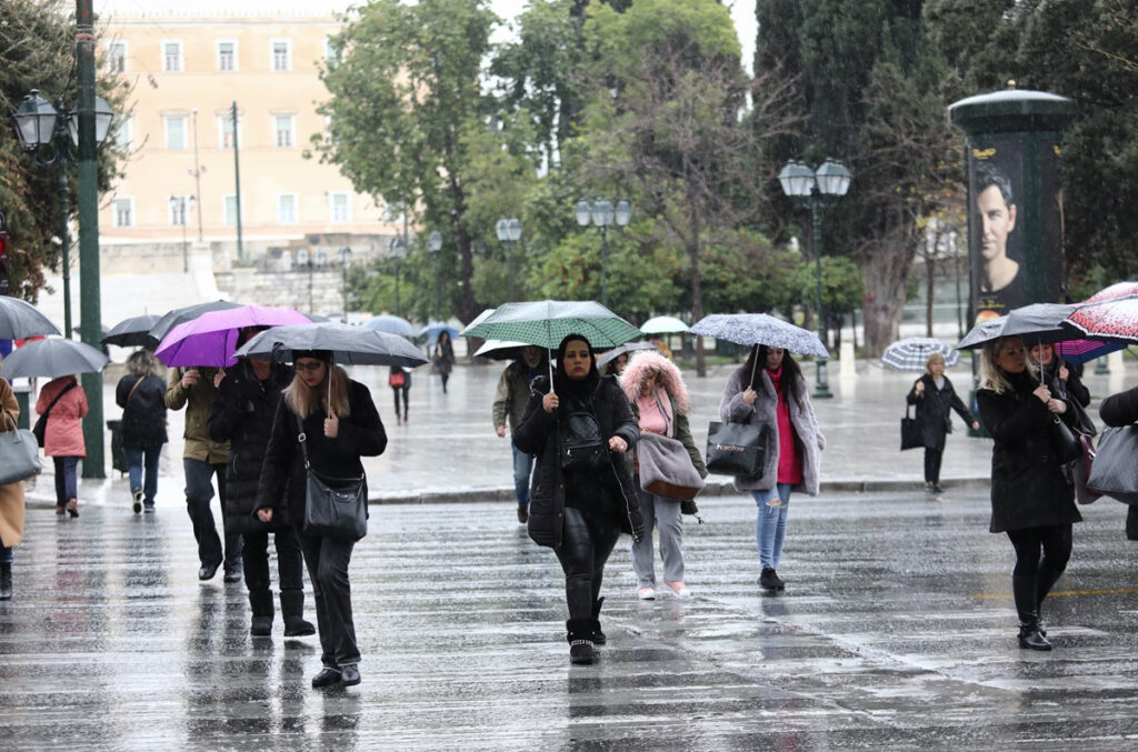 Η κακοκαιρία Betina «χτυπά» την Ελλάδα: Πτώση 14 βαθμοί μετά το μεσημέρι – Σφοδροί άνεμοι και χιονοθύελλες (LIVE Χάρτες)