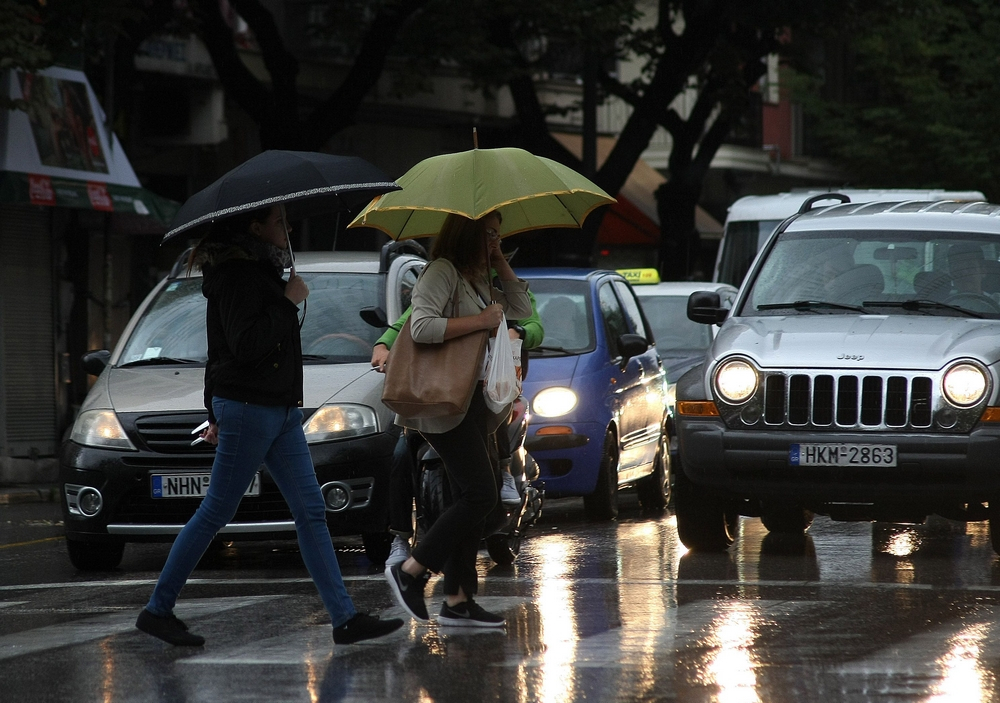 Καιρός: Πού θα εκδηλωθούν σήμερα βροχές και καταιγίδες