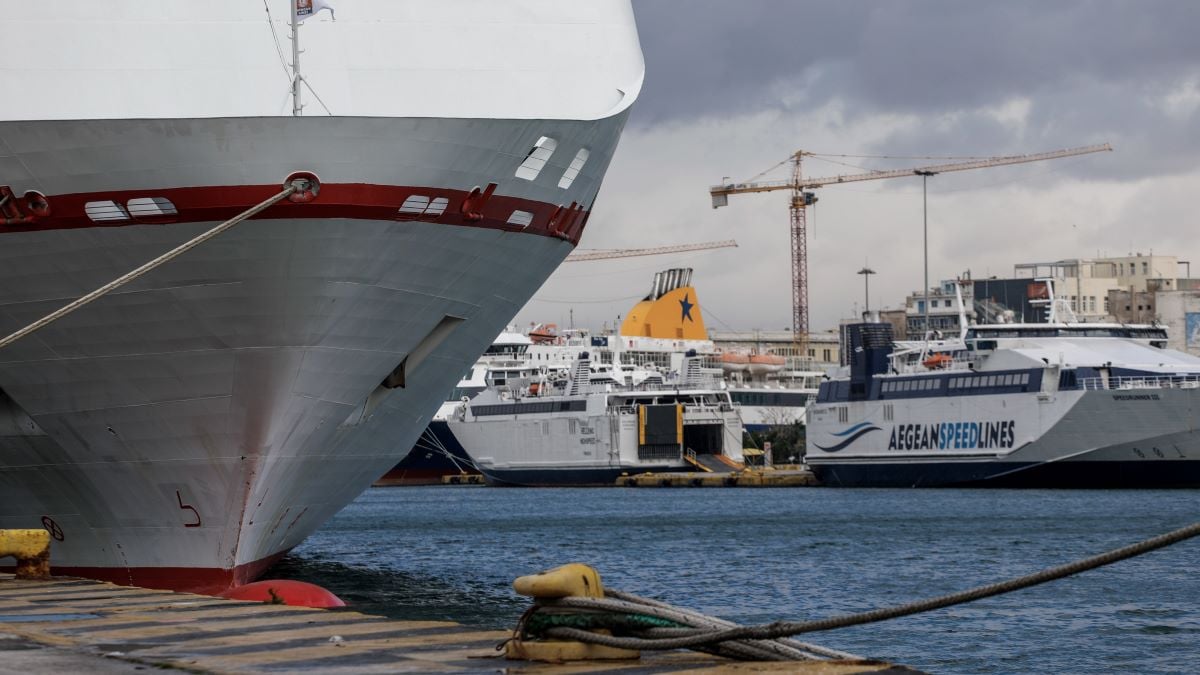 Απαγορευτικό απόπλου: Δεμένα τα πλοία σε Πειραιά, Ραφήνα, Λαύριο