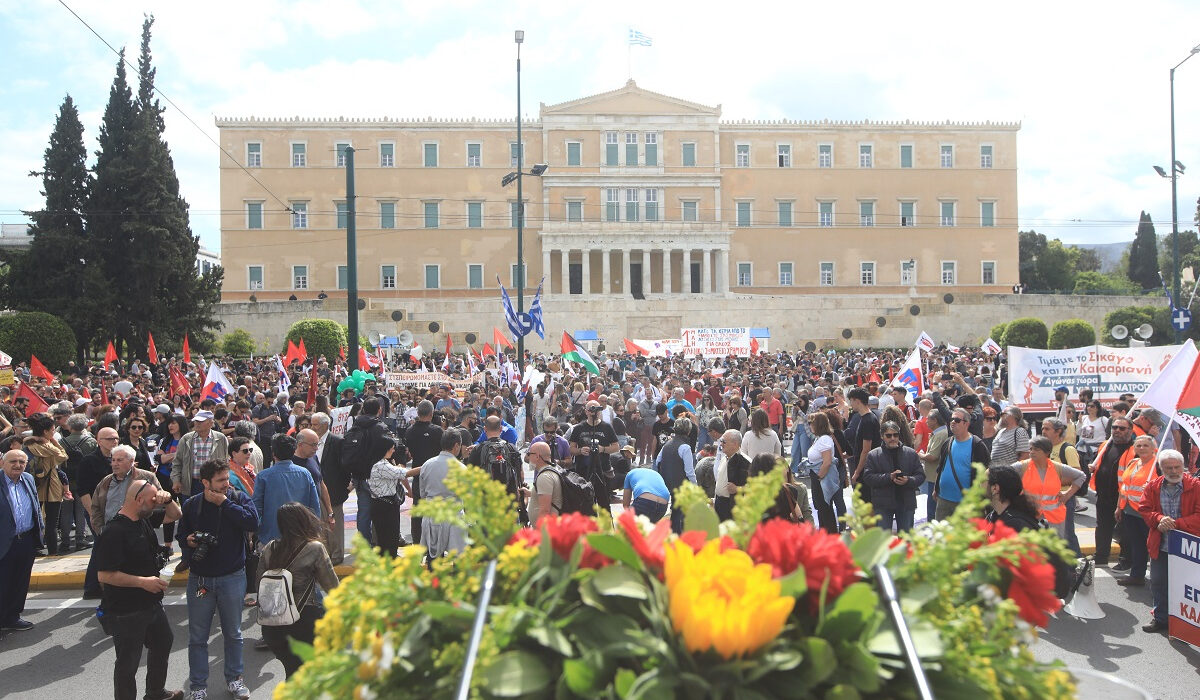 Απεργία: Σε εξέλιξη οι συγκεντρώσεις στο κέντρο της Αθήνας – Κλειστοί δρόμοι, πώς κινούνται τα ΜΜΜ