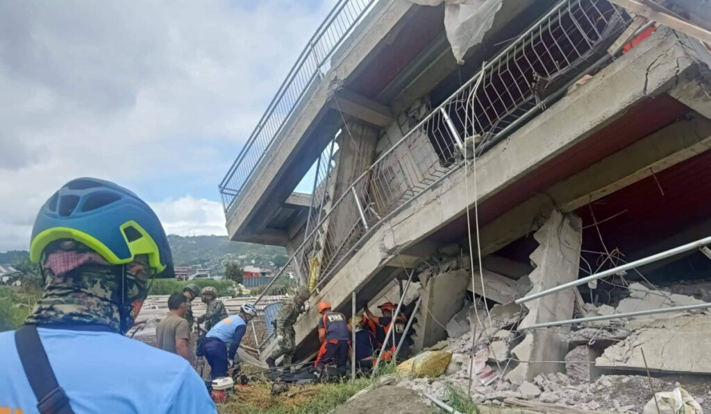 Σεισμός 7 Ρίχτερ χτύπησε τις Φιλιππίνες: 4 νεκροί, 60 τραυματίες – Συγκλονιστικές εικόνες