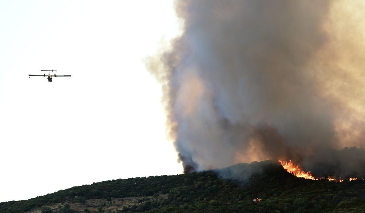 Χωρίς ενεργό μέτωπο η φωτιά στην Εύβοια: Κίνδυνος για αναζωπυρώσεις