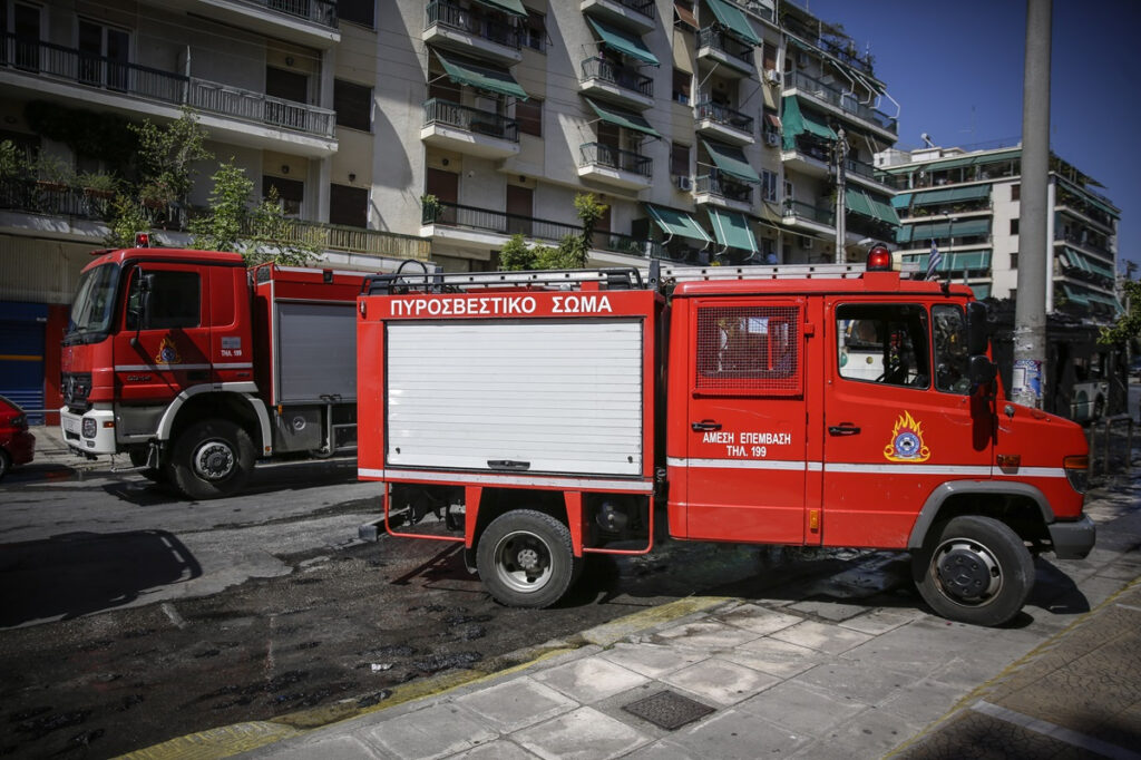 Φωτιά στα Πατήσια: Σε 12 λεπτά έφτασαν τα δύο πρώτα οχήματα – Η ανακοίνωση της ΠΥ