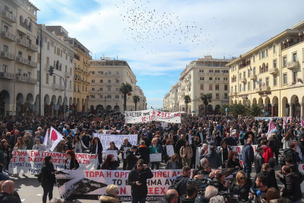 Μαζική συμμετοχή στα συλλαλητήρια όλης της Ελλάδας – Πλημμύρισαν από κόσμο δρόμοι και πλατείες