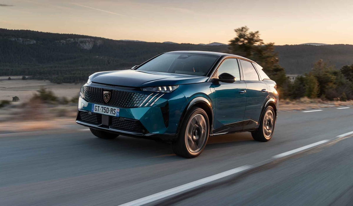 Το νέο Peugeot 3008 βάζει νέα μέτρα και σταθμά στην κατηγορία των compact SUV