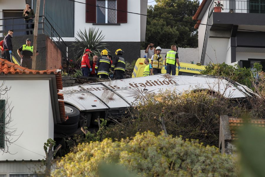 28 νεκροί από ανατροπή τουριστικού λεωφορείου στη Μαδέρα