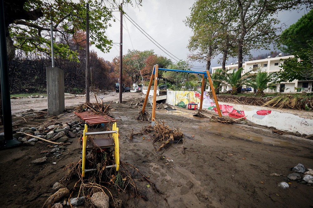 Απροστάτευτη η βόρεια Εύβοια πνίγηκε στη λάσπη – Η «Αθηνά» έπληξε Λάρισα και Πήλιο