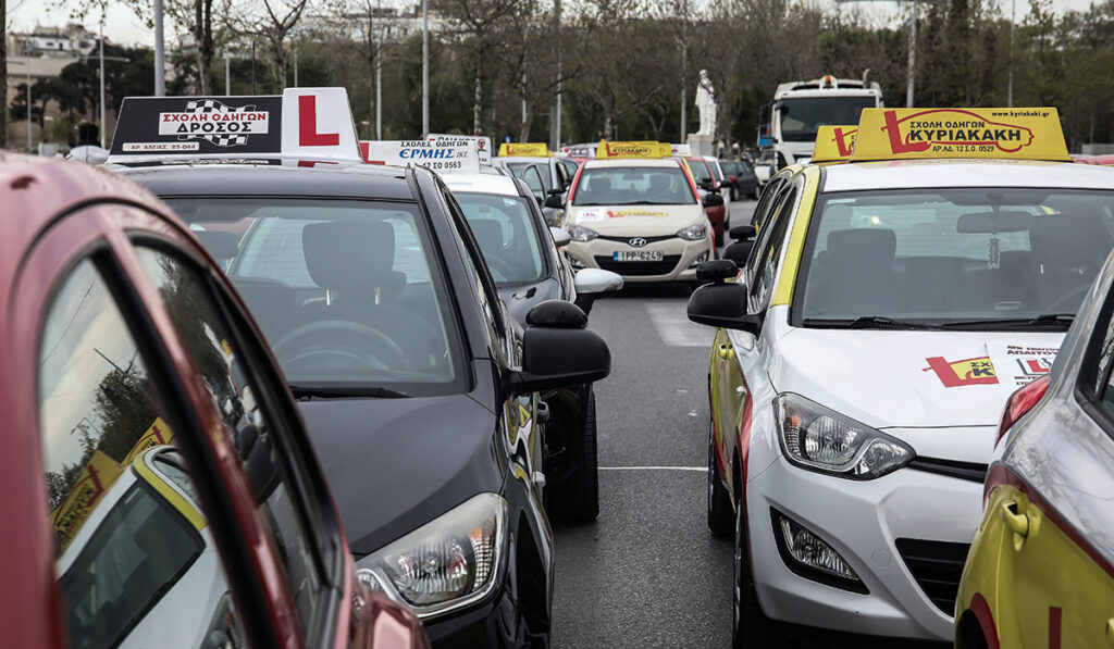 Αυξάνεται το κόστος στους ανεμβολίαστους για την απόκτηση διπλώματος οδήγησης