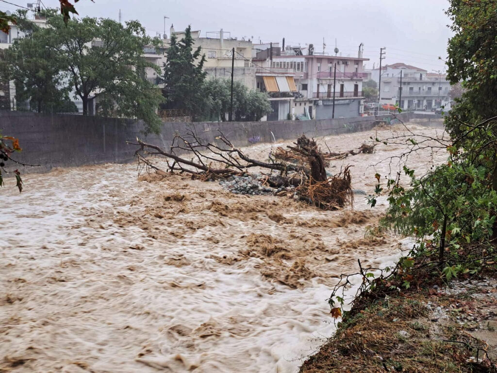 Τι σημαίνει η ποσότητα βροχής 900 χιλιοστών – Τρομακτικά μεγέθη