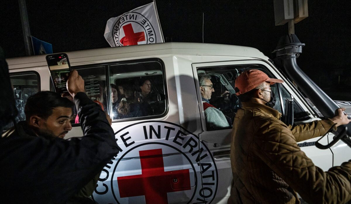 Πυρετός νέων διαβουλεύσεων για τους ομήρους – Οι αρχηγοί Μοσάντ και CIA στο Κατάρ