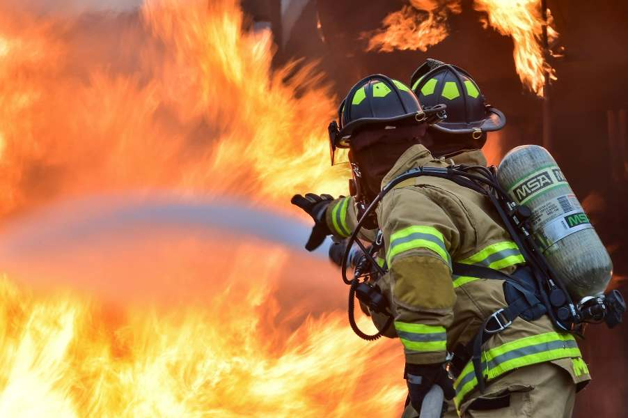 Πυρκαγιά σε διαμέρισμα στη Δάφνη – Απεγκλωβίστηκαν σώες δύο ηλικιωμένες και ένα κοριτσάκι