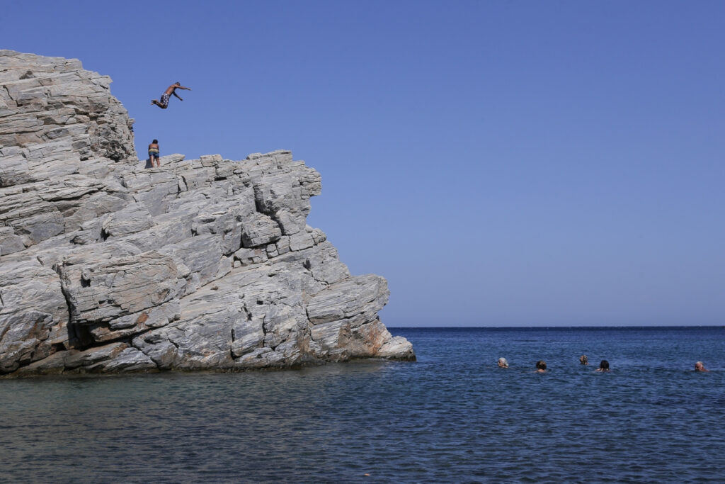 Έρχεται voucher διακοπών 300 ευρώ για τον Οκτώβριο – Οι προϋποθέσεις