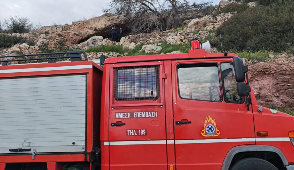 Βούλα: Νεκρή γυναίκα σε σπηλιά δίπλα στο κοιμητήριο – Τι εξετάζει η ΕΛΑΣ