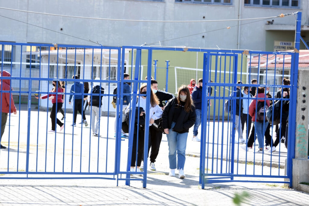 Ανοιγμα σχολείων εν μέσω ιώσεων, κορονοϊού και γρίπης – Έρχονται μέτρα και αλλαγές στις απουσίες