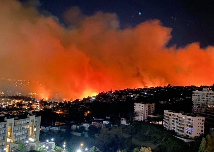 Χιλή: Δύο νεκροί από τεράστια φωτιά – Εκκενώνονται οικισμοί