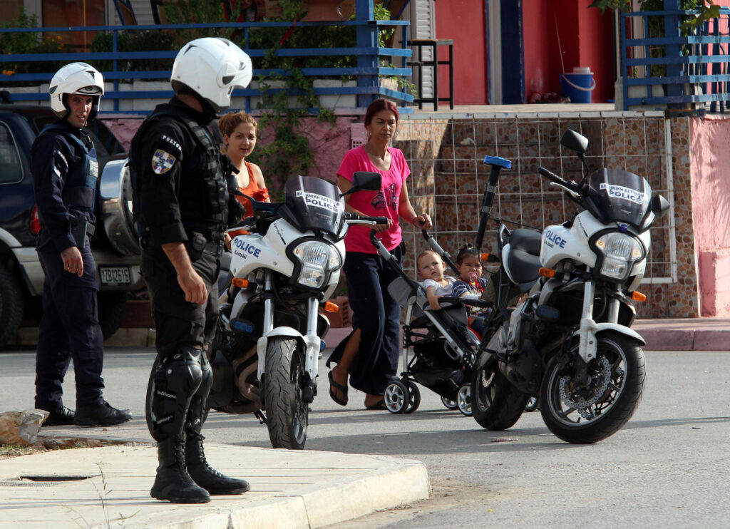 «Βραχιολάκια» σε δύο στο Περιστέρι για ναρκωτικά