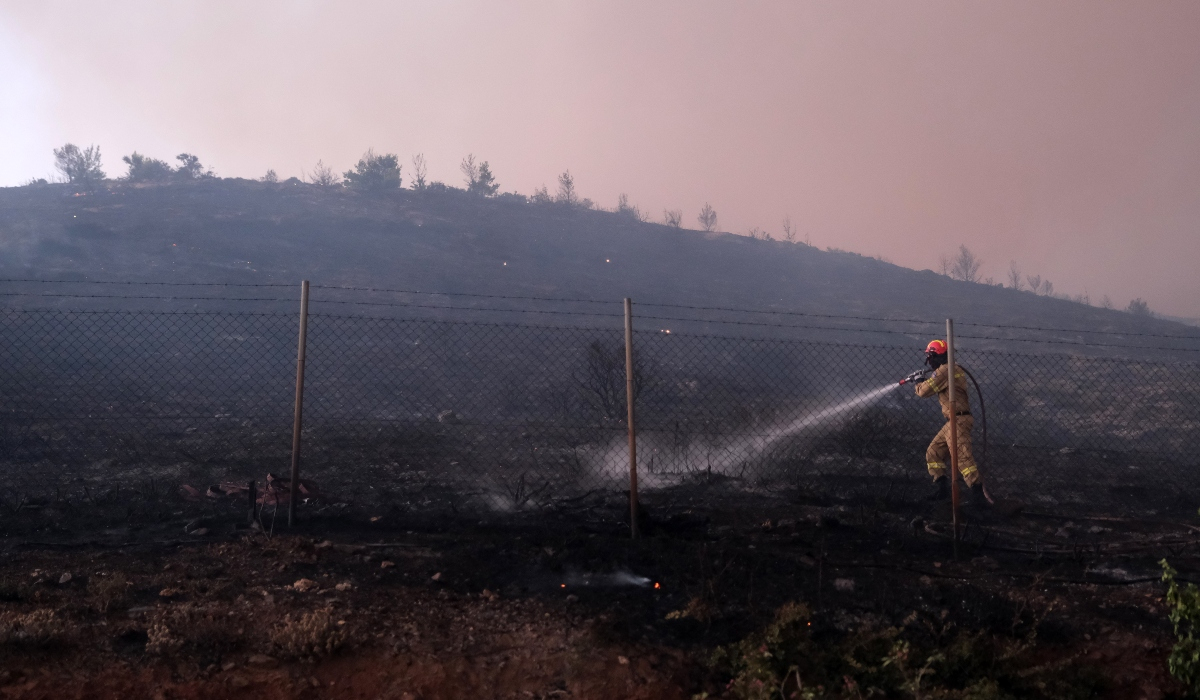 Οριοθετήθηκε η φωτιά στη Μεγαλόπολη Αρκαδίας – Συνεχίζεται η μάχη