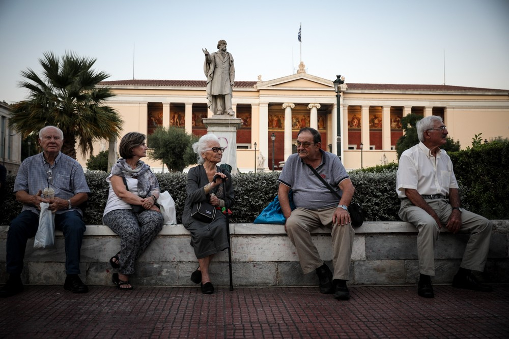 Συντάξεις Απριλίου: Πότε θα πληρωθούν, οι νέες ημερομηνίες