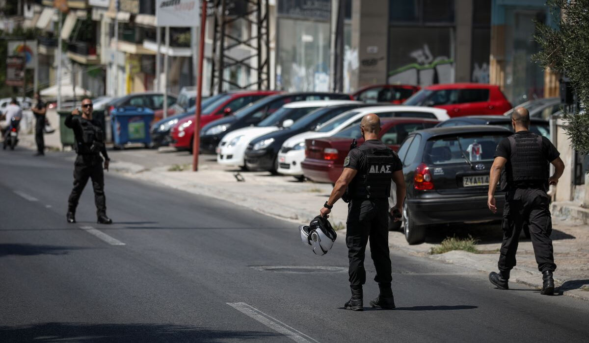 Κλειστοί δρόμοι στη Νέα Ιωνία: Εντοπίστηκε ύποπτη τσάντα έξω από τράπεζα